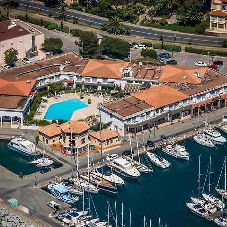 Готель Western La Marina 4*