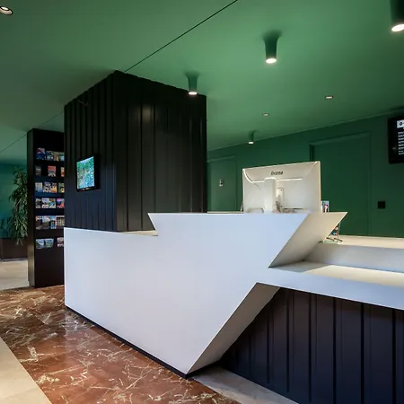 Western La Marina Готель