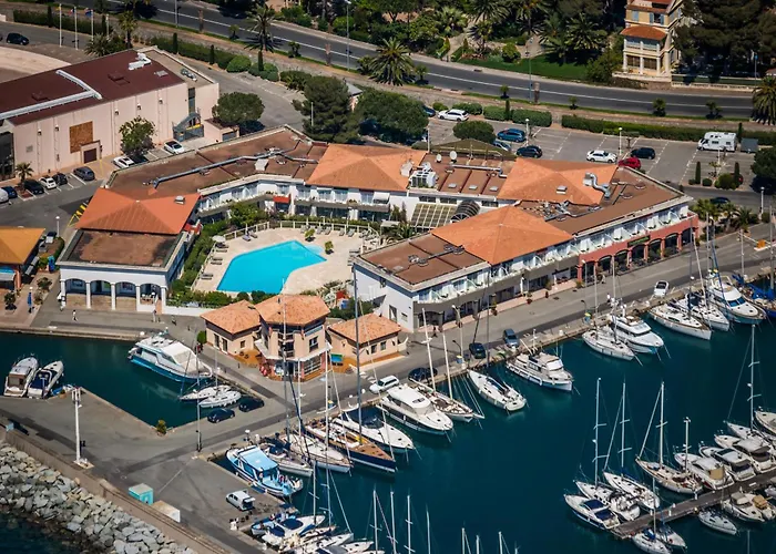 Готель Western La Marina 4*